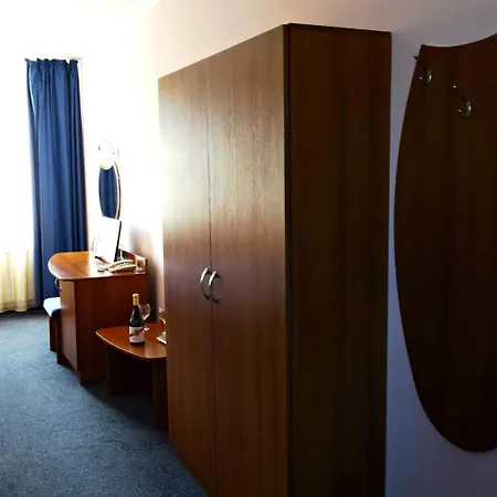 Hotel комплекс белвю - *