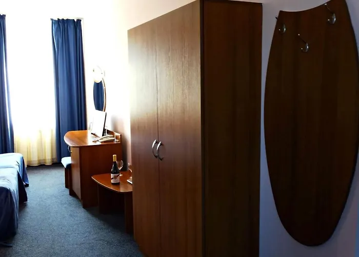 Hotel комплекс белвю - *